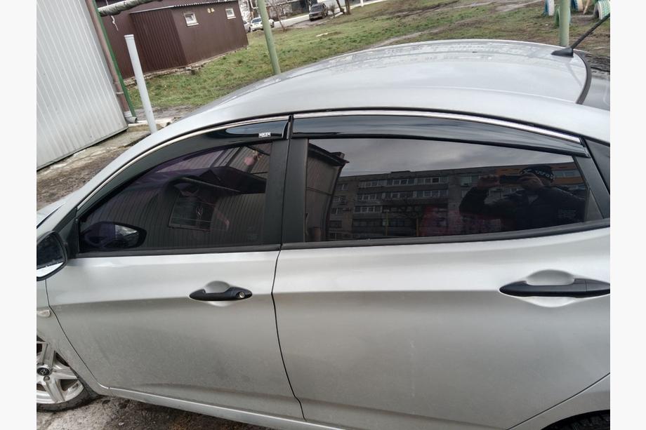 Hyundai Accent 2011-2017 Window Deflectors with Chrome Trim SD (4 pcs, Niken) Image