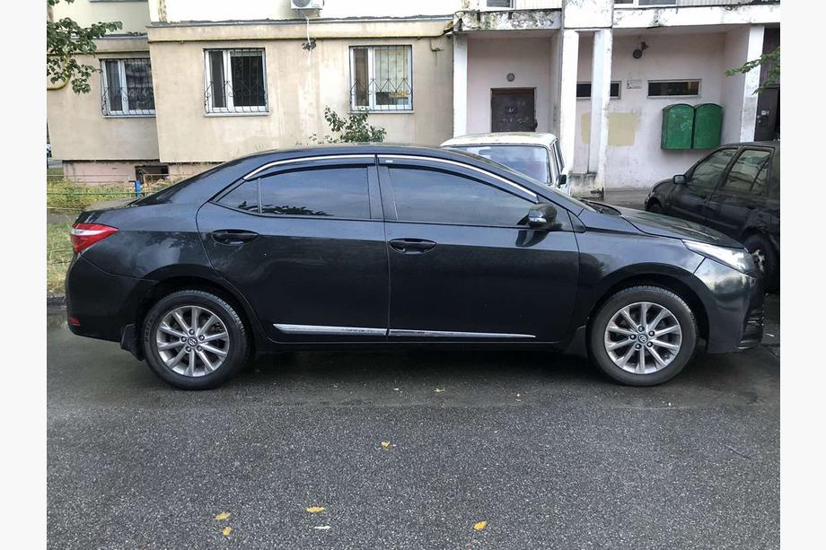 Toyota Corolla 2013-2019 Window deflectors with chrome trim (4 pcs, Niken) Image