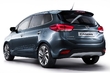 Overview of the compact MPV KIA Carens photo 5