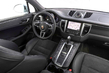 Compare the Porsche Cayenne and Porsche Macan photo 4