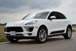 Compare the Porsche Cayenne and Porsche Macan photo 2