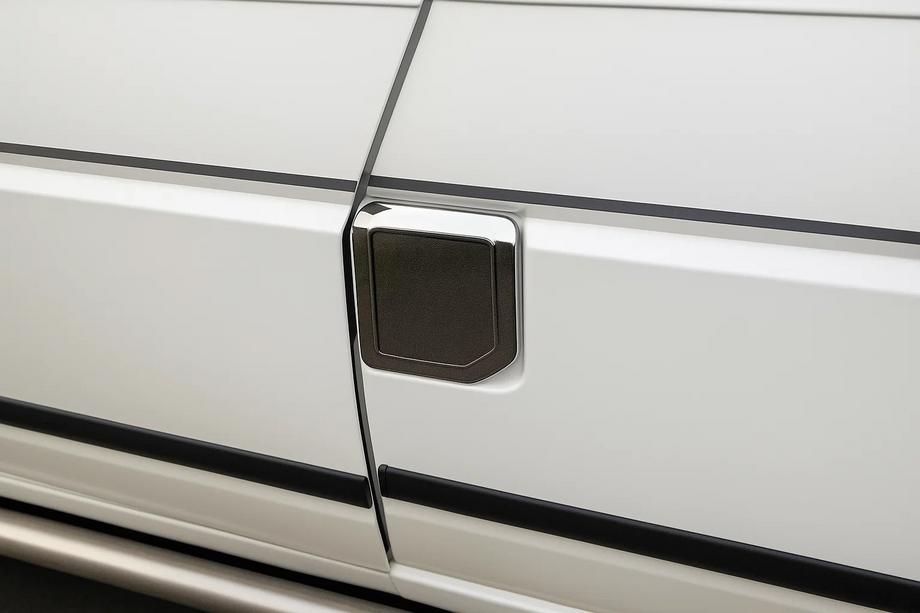 Volkswagen T4 Caravelle/Multivan 1990–2003 Fuel Tank Cover Chrome (OmsaLine, Stainless Steel) Image