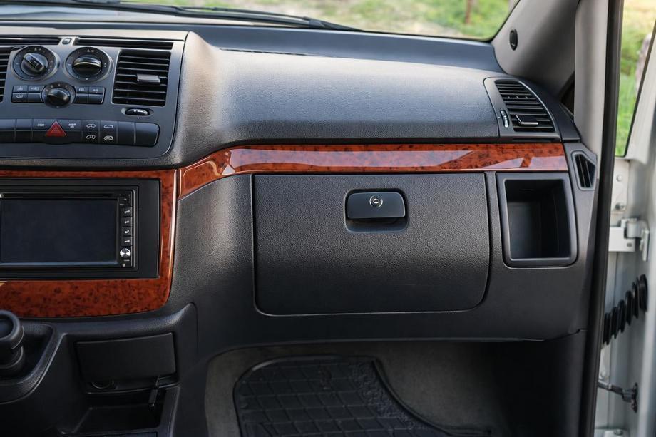 Mercedes Viano 2004-2014 Dashboard Trim Strips (Meric, Strips) Image