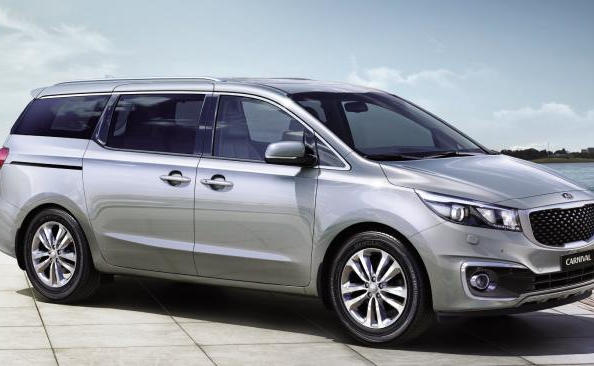 Review of KIA Carnival minivan Photo 3