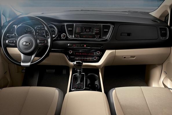 Review of KIA Carnival minivan Photo 5
