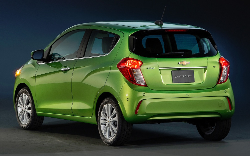 Overview of the compact hatchback Chevrolet Spark