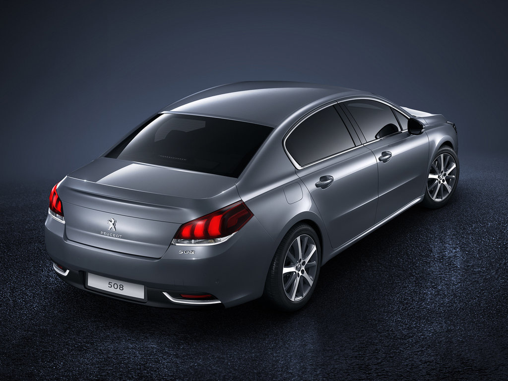 Flagship sedan Peugeot 508