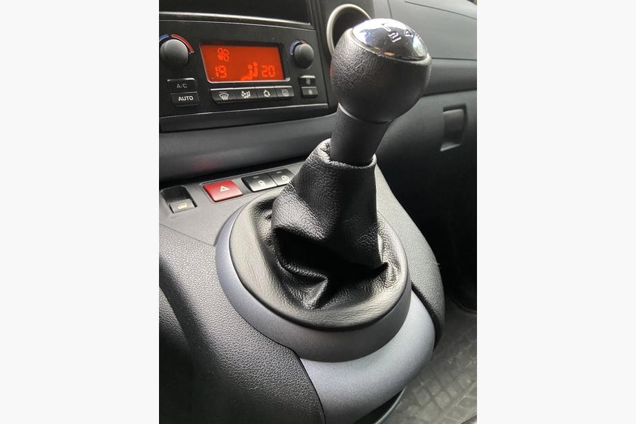Citroen Berlingo 2008-2018 Leather Gear Shift Boot Photo 2