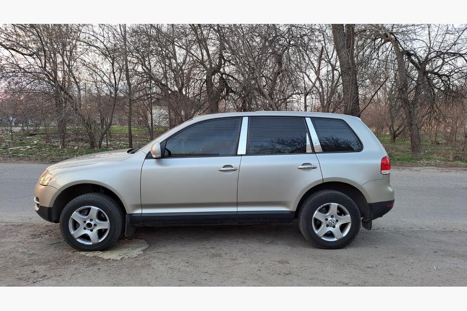 Volkswagen Touareg 2002–2010 Chrome Door Pillar Covers (6 pcs, Stainless Steel) Photo 1