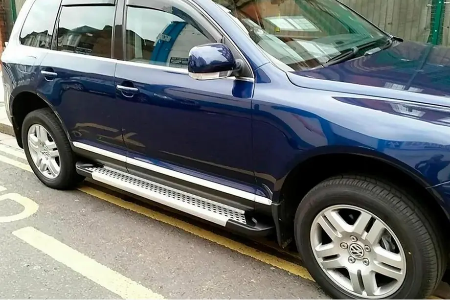 Volkswagen Touareg 2002–2010 Side Steps Allmond Grey (2 pcs, Aluminum) Image