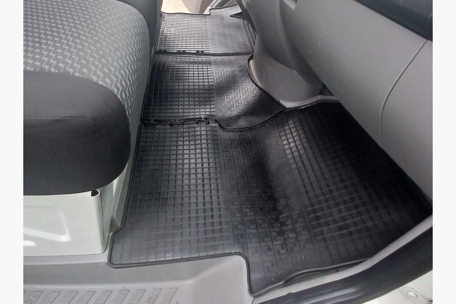 Mercedes Sprinter W906 2006–2018 Rubber Floor Mats (3 pcs, Polytep) Photo 5