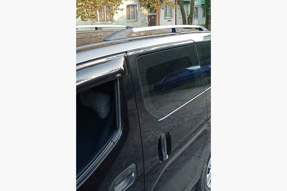 Nissan NV200 2009- Chrome Roof Rails Image