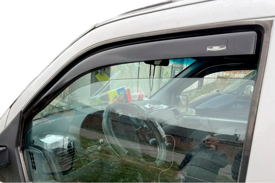 Mercedes Vito W638 1996-2003 In-channel window deflectors (2 pcs, HIC) Photo 9