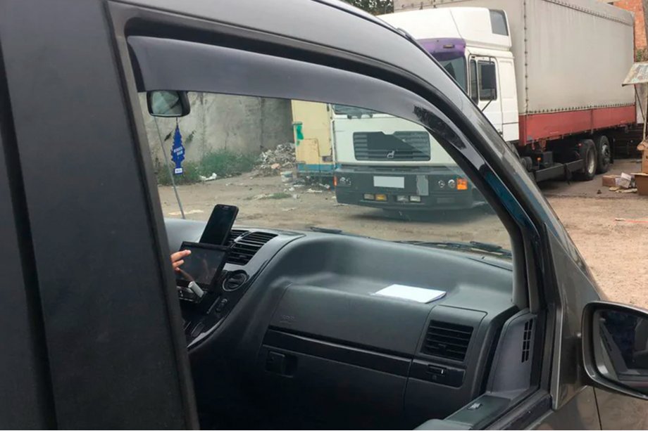 Mercedes Vito W638 1996-2003 In-channel window deflectors (2 pcs, HIC) Photo 1