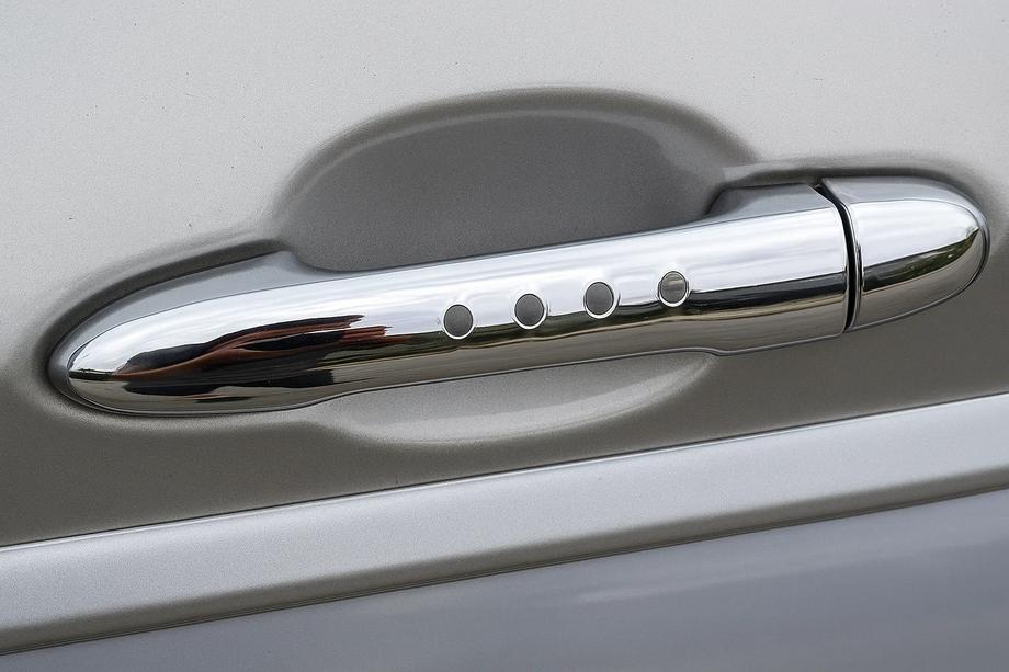 Mercedes Vito W639 2004-2014 Chrome door handle cover with holes (1 pc, stainless steel) Image
