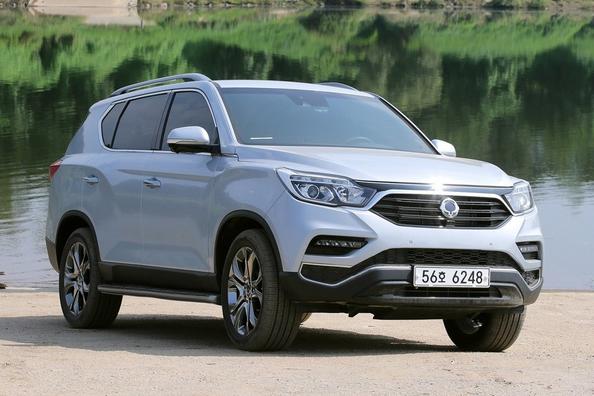 Overview of the crossover SsangYong Rexton third generation