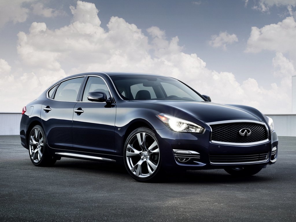 Sedan of business-class Infiniti Q70