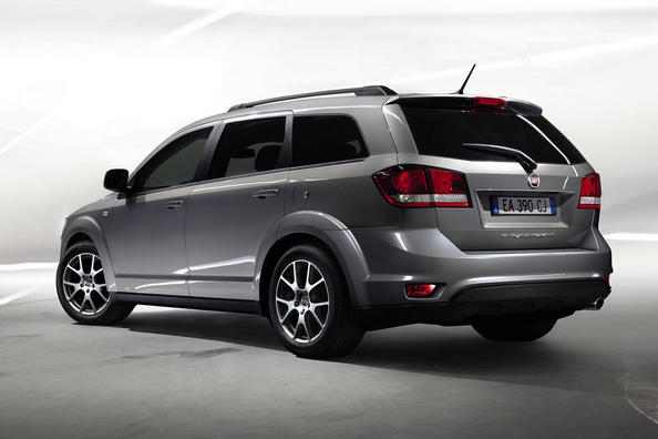 Browse Fiat Freemont crossover Photo 4