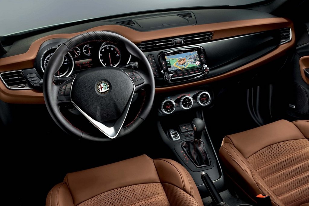 Review five-door hatchback Alfa Romeo Giulietta