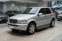 Mercedes ML W163 1997-2005 Side Steps Maydos V2 (2 pcs, Aluminum & Stainless Steel) photo 1