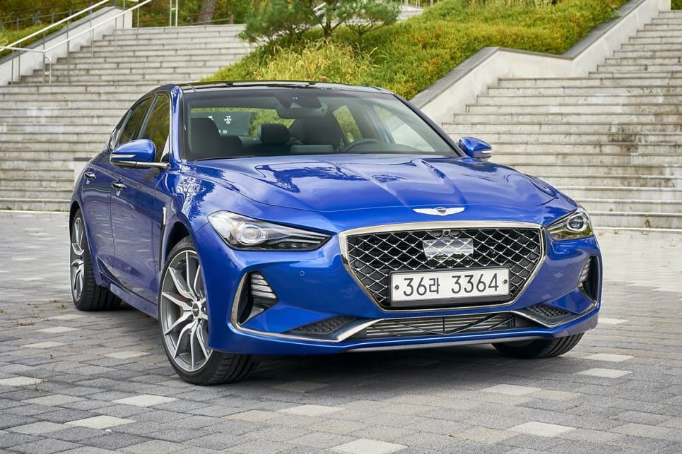 Overview of luxury sedan Genesis G70
