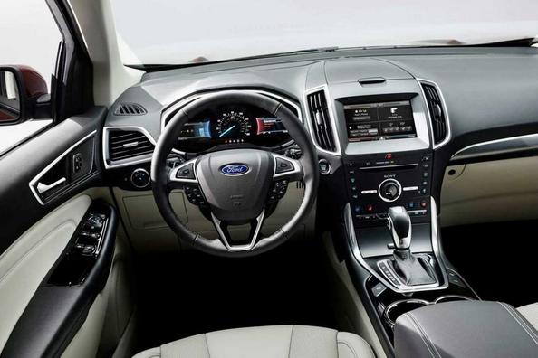 The Ford Edge crossover second generation Photo 4