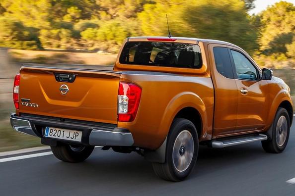 Pickup third-generation Nissan Navara NP300 Photo 5