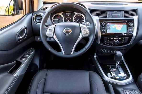 Pickup third-generation Nissan Navara NP300 Photo 4