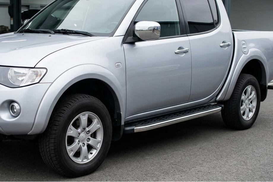 Mitsubishi L200 2015-2024 Side Steps BlackLine (2 pcs, Aluminum) Image
