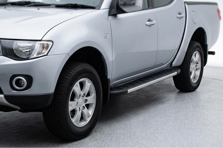 Mitsubishi L200 2015-2024 Side Steps Duru (2 pcs, Aluminum) Image