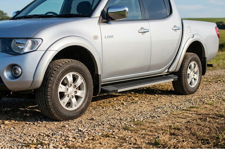 Mitsubishi L200 2015-2024 Side Steps Maya V1 (2 pcs, Aluminum) Image