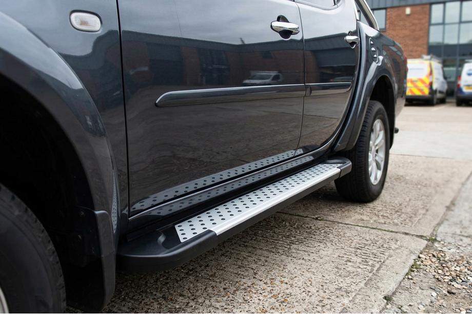 Fiat Fullback 2016- Side Steps X5-Type (2 pcs, Aluminum) Image