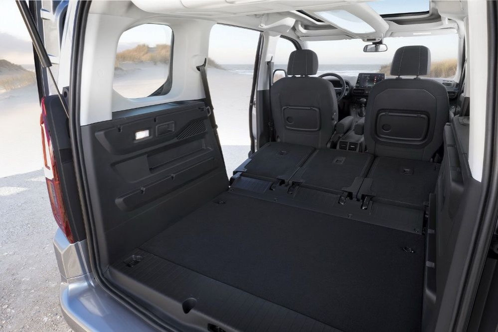 Overview of the compact MPV Opel Combo Life a new generation