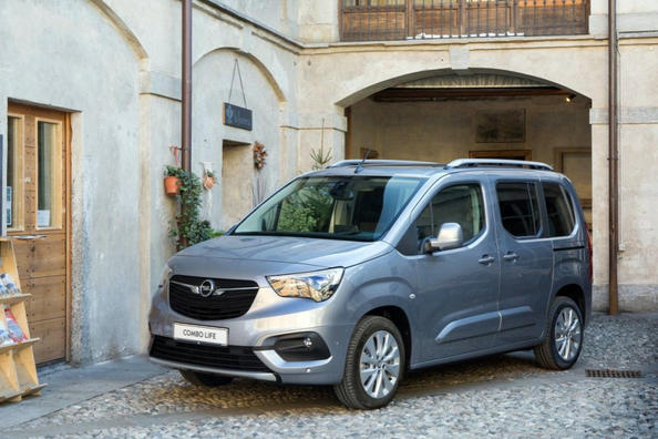Overview of the compact MPV Opel Combo Life a new generation