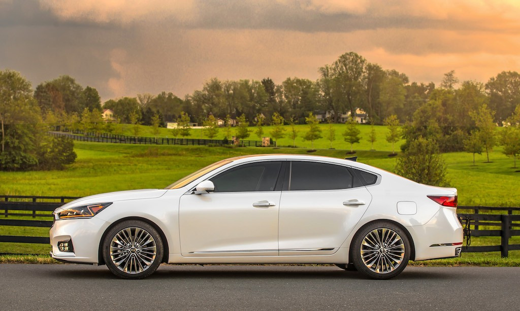 Sedan Kia Cadenza: solidity, comfort and premium quality