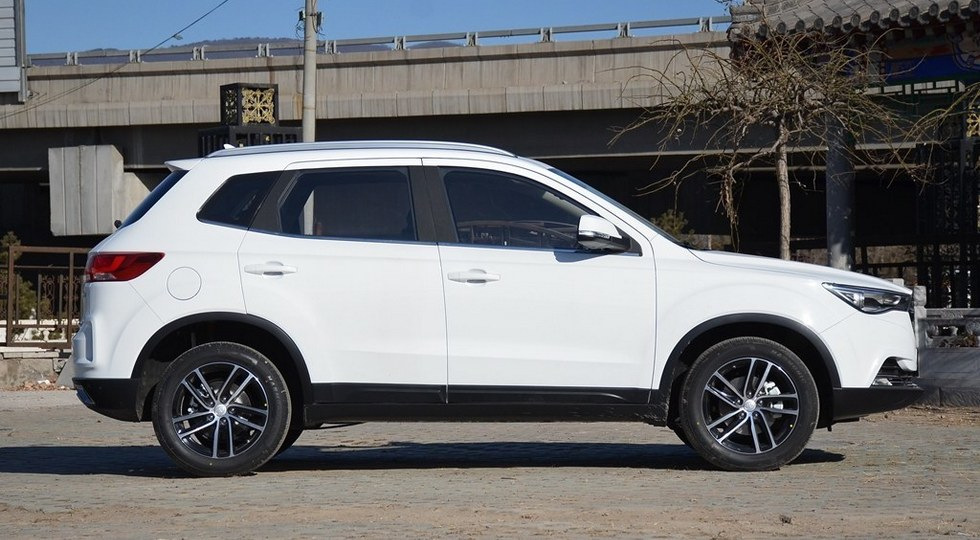 Overview of crossover FAW Besturn X40