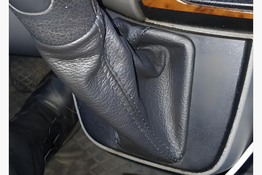 Volkswagen Crafter 2006-2016 Gear Shift Boot Leather Manual Image