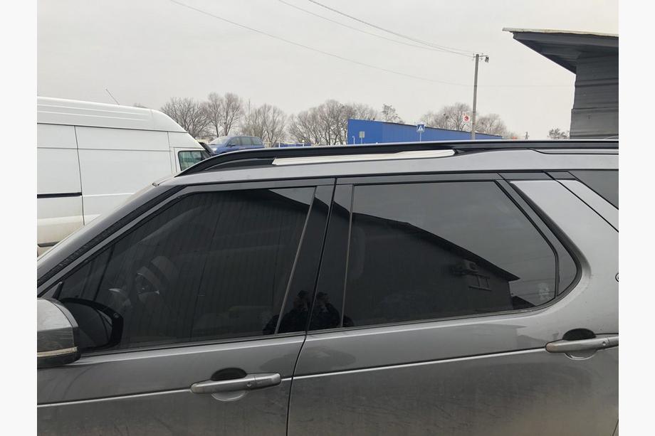 Land Rover Discovery V 2017- OEM Roof Rails (2 pcs) Black Image