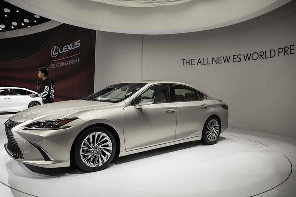 Sedan seventh-generation Lexus ES