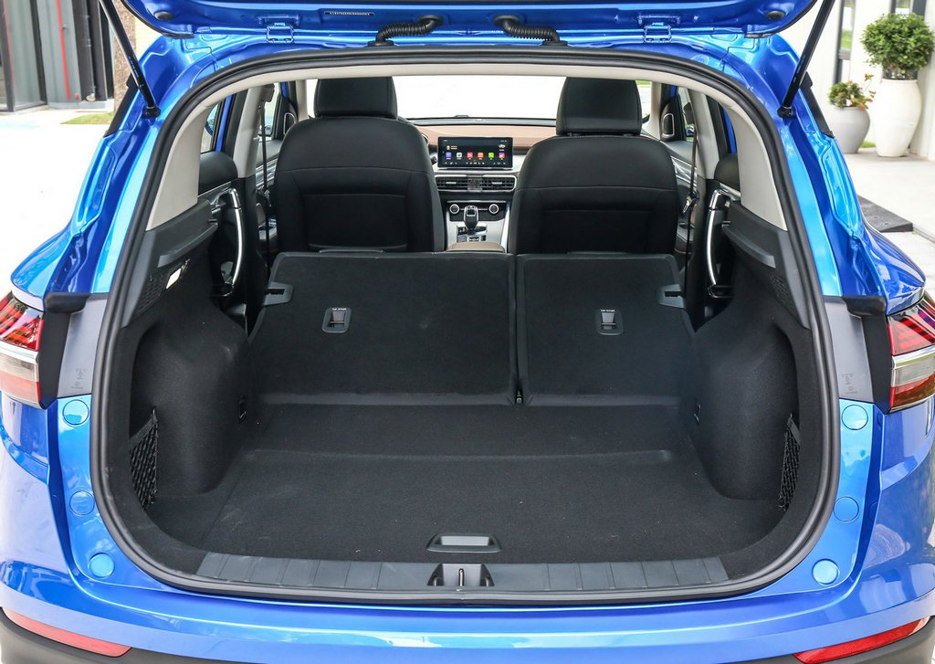 Crossover Geely SX11: a new model in the line of Chinese companies