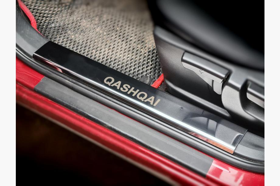 Nissan Qashqai 2007-2010 Door sill covers plastic (4 pcs, stainless steel) Image