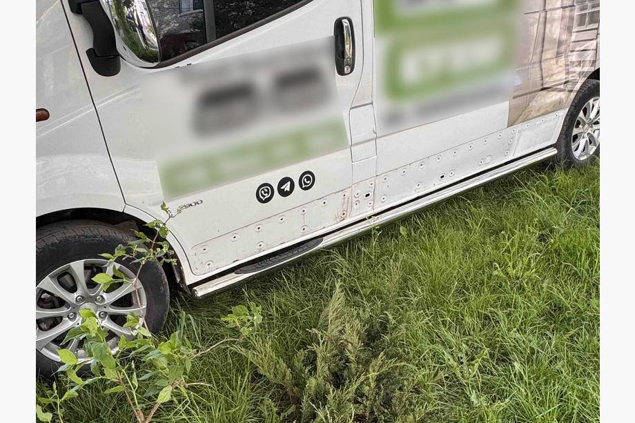 Nissan NV300/Primastar 2016- Side Pipes (2 pcs, Stainless Steel) 60 mm, long wheelbase Photo 6