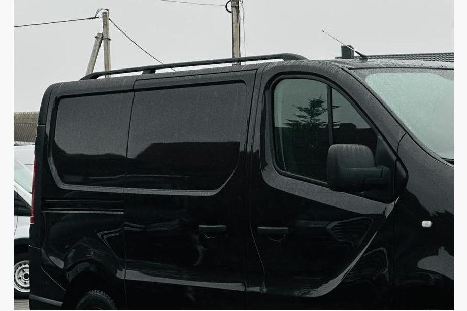 Nissan NV300/Primastar 2016- Black Roof Rails Image