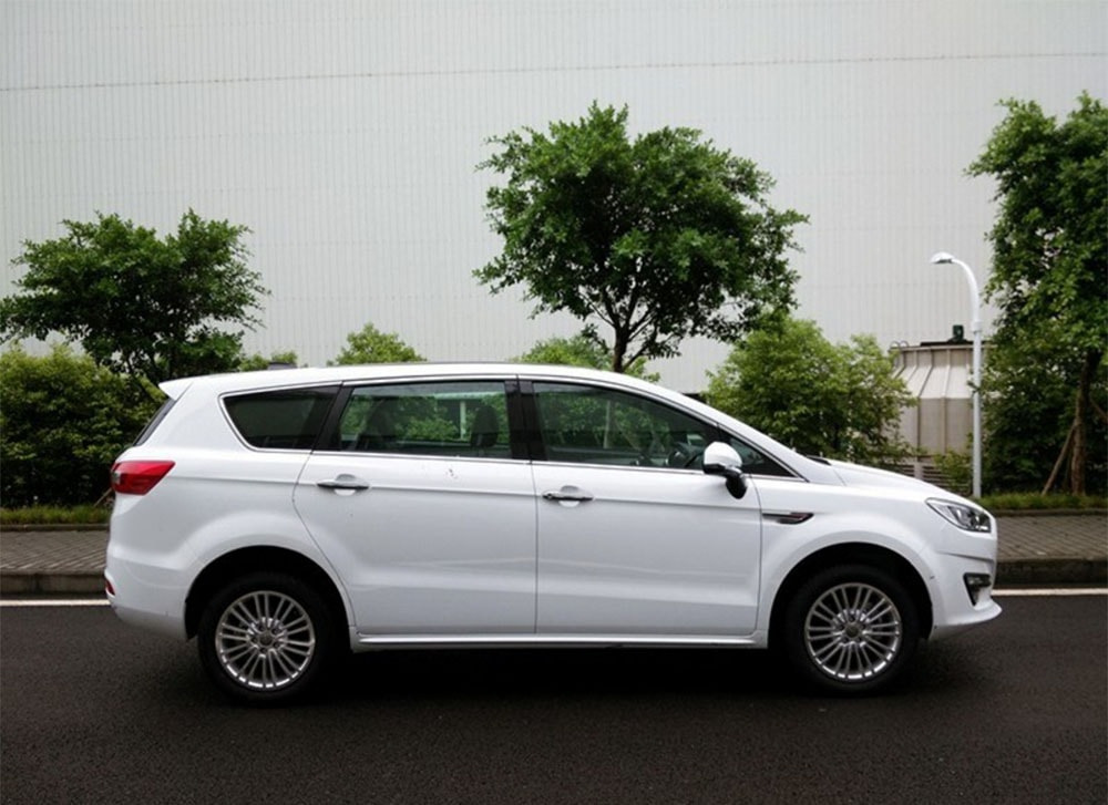 Overview of the minivan Lifan M7