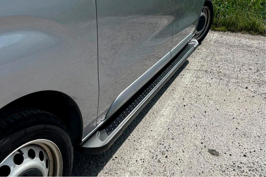 Peugeot Expert 2017- Side Steps Allmond Black (2 pcs, Aluminum) Image