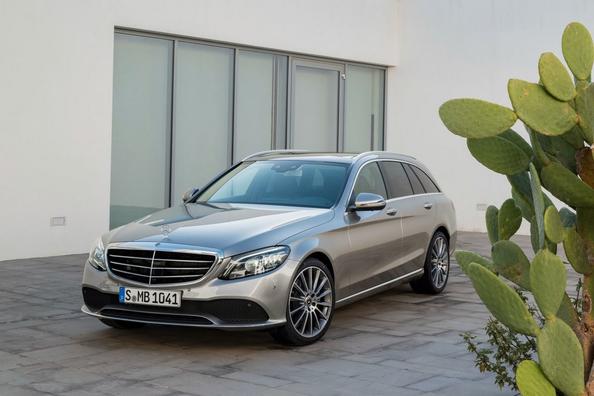 Review of the updated universal Mercedes-Benz C-class fourth generation