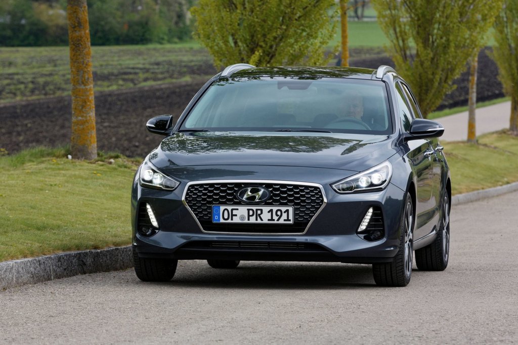 Overview of Hyundai i30 station wagon Wagon third generation