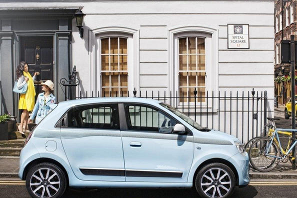 Overview of the compact hatchback Renault Twingo Photo 4