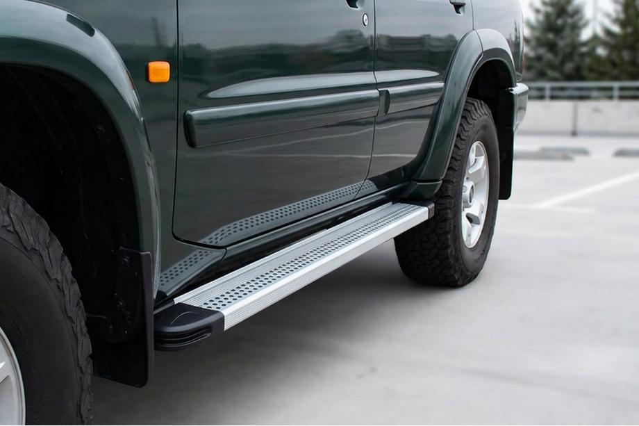 Nissan Patrol Y61 1997-2011 Side Steps Maya V2 (2 pcs, Aluminum) Image
