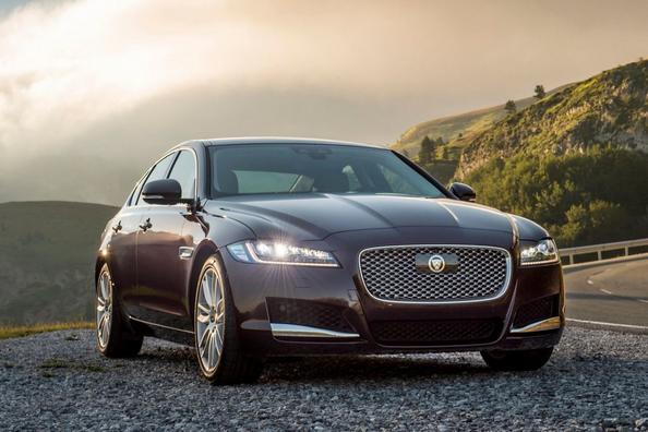 The premium sedan Jaguar XF second embodiment